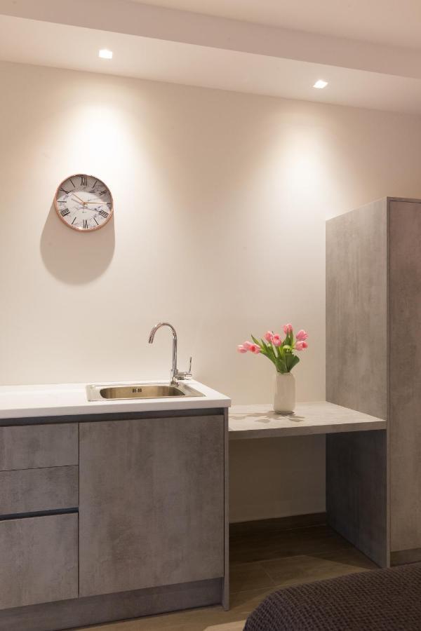 Aparthotel 12 Reasons Why Metaxourgeio Athen Exterior foto